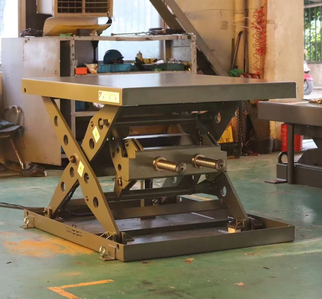 胡杨河丝杆升降平台